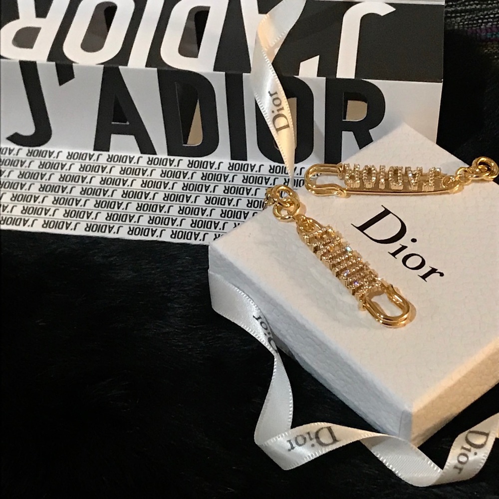J’Adior Namesake Strauss & Gold